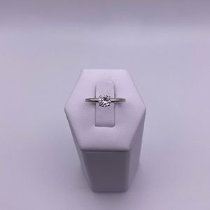 18k white gold Diamond ring
